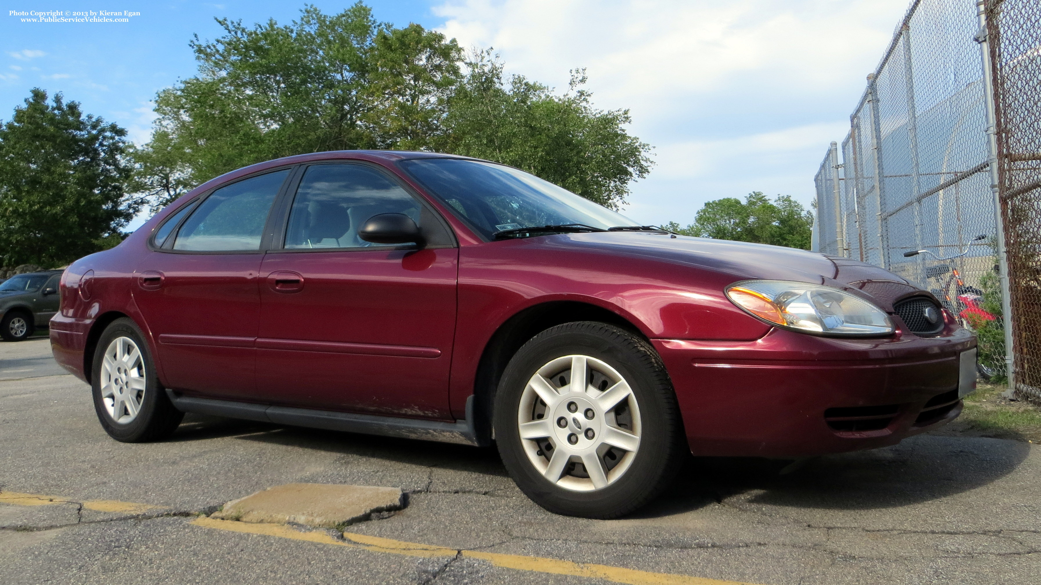 A photo  of Tiverton Police
            Car 4, a 2004-2007 Ford Taurus             taken by Kieran Egan