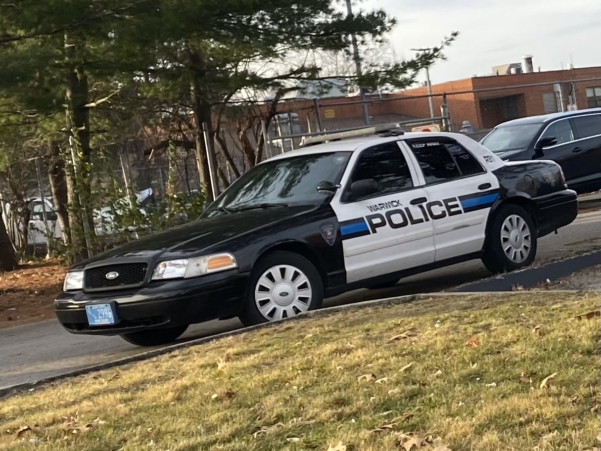 A photo  of Warwick Police
            Cruiser R-81, a 2009-2011 Ford Crown Victoria Police Interceptor             taken by @riemergencyvehicles