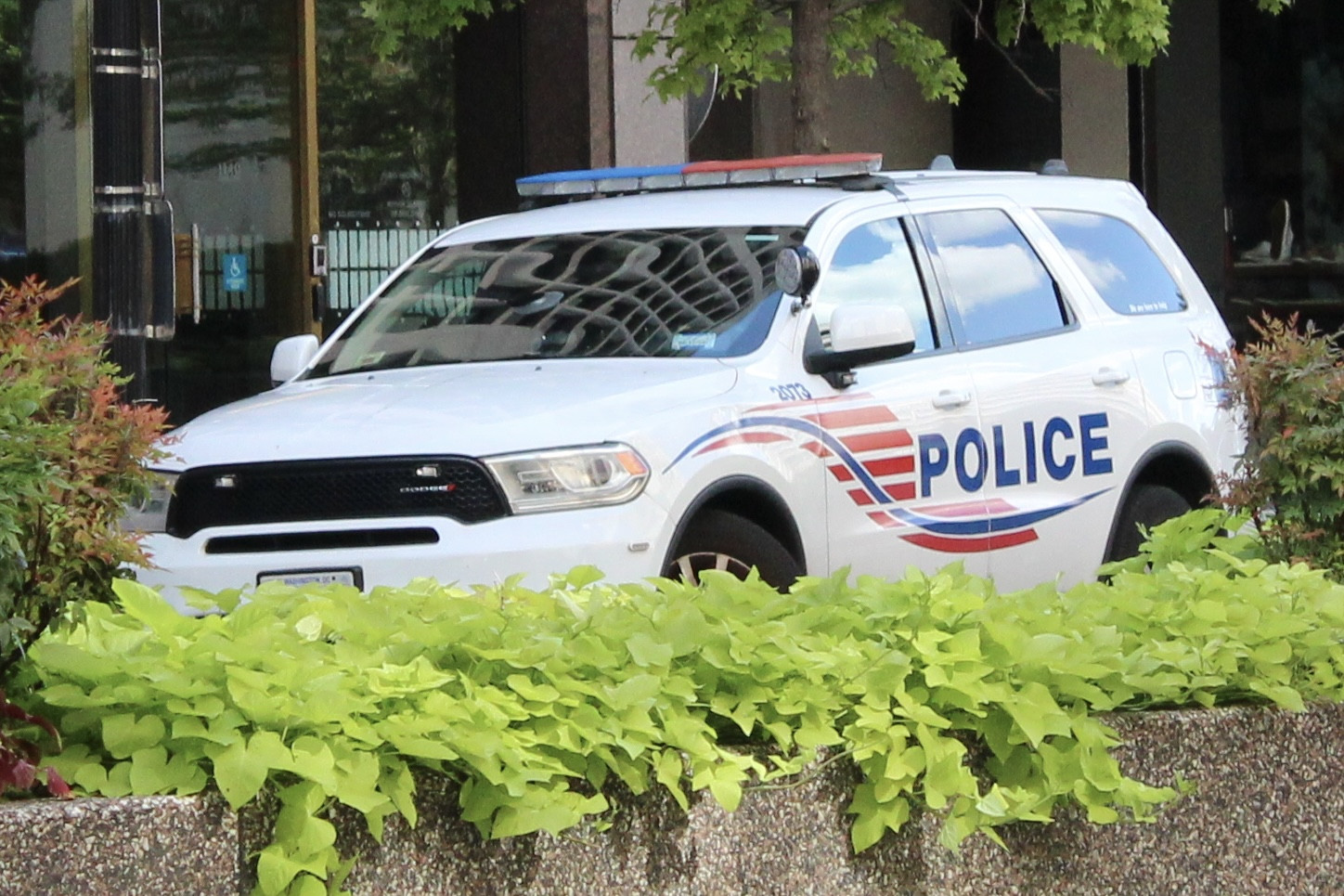 A photo  of Metropolitan Police Department of the District of Columbia
            Cruiser 2073, a 2020 Dodge Durango             taken by @riemergencyvehicles