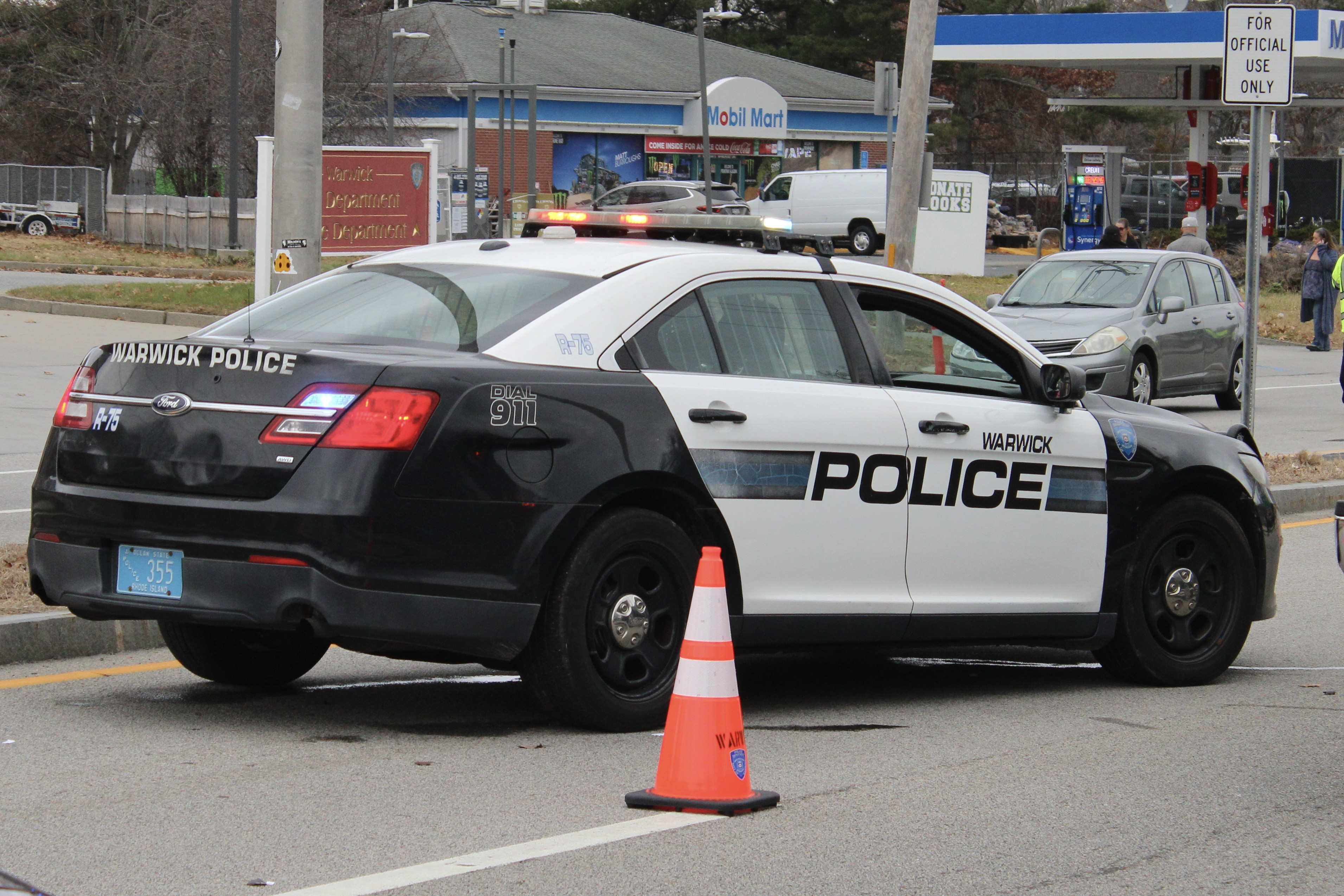 A photo  of Warwick Police
            Cruiser R-75, a 2015 Ford Police Interceptor Sedan             taken by @riemergencyvehicles