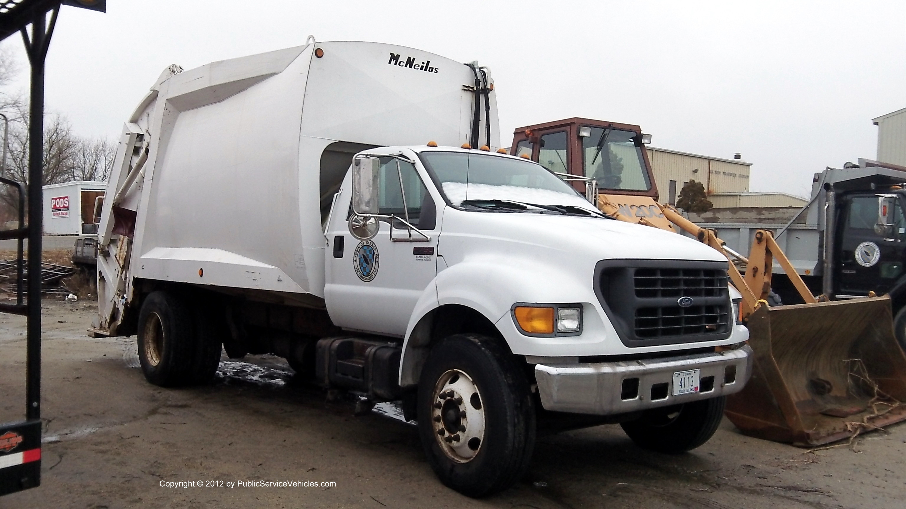 A photo  of Warren Public Works
            Truck 4113, a 2000-2003 Ford F-750             taken by Kieran Egan