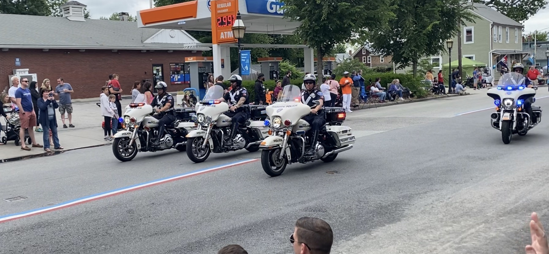 A photo  of Warwick Police
            Motorcycle 2, a 2010-2015 Harley Davidson Electra Glide             taken by @riemergencyvehicles