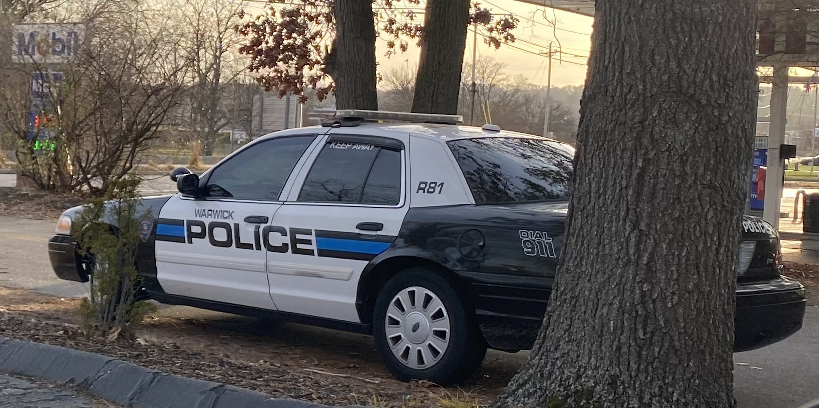 A photo  of Warwick Police
            Cruiser R-81, a 2009-2011 Ford Crown Victoria Police Interceptor             taken by @riemergencyvehicles