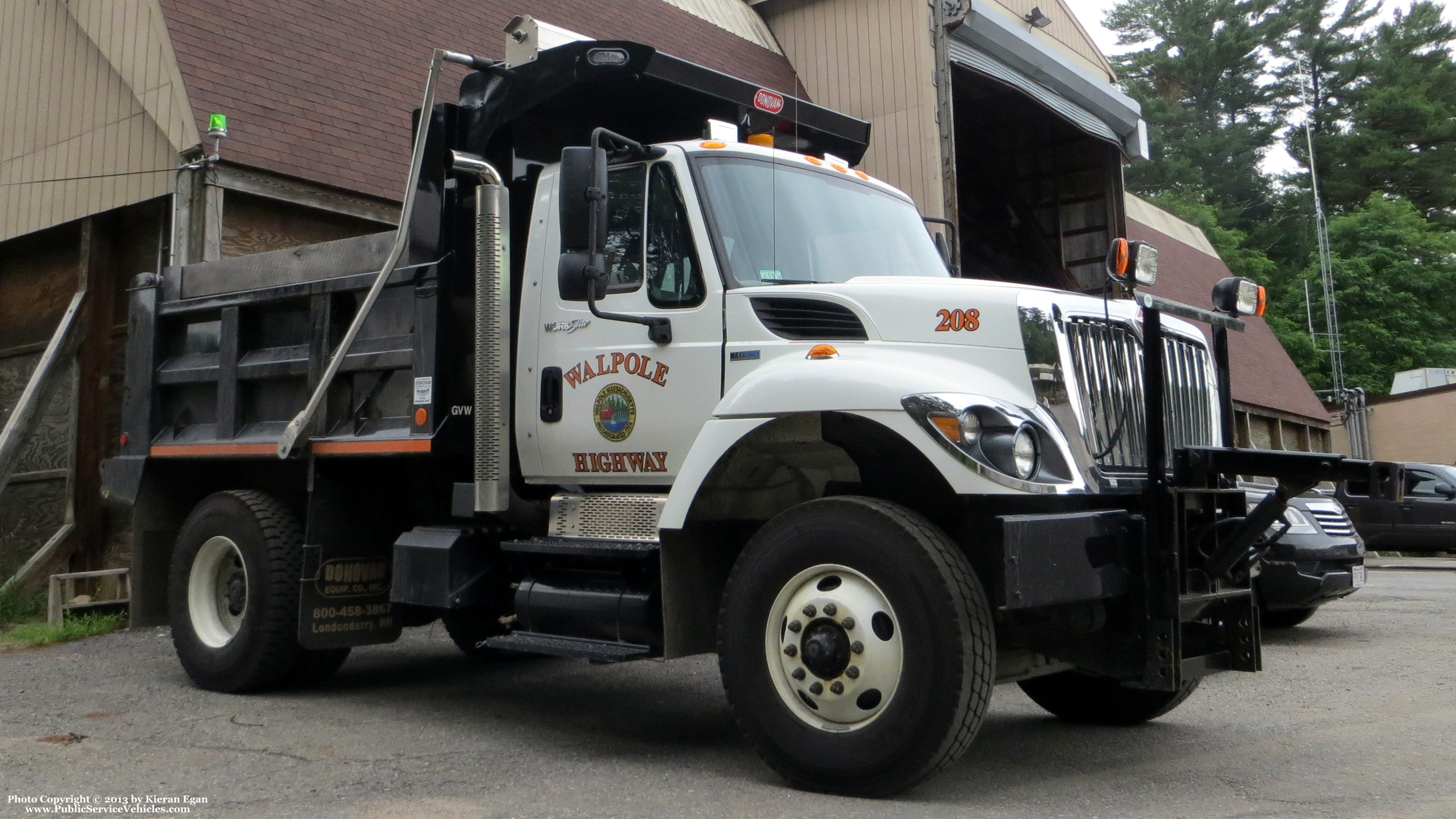 A photo  of Walpole Highway Department
            Truck 208, a 2013 International 7400/Heil             taken by Kieran Egan