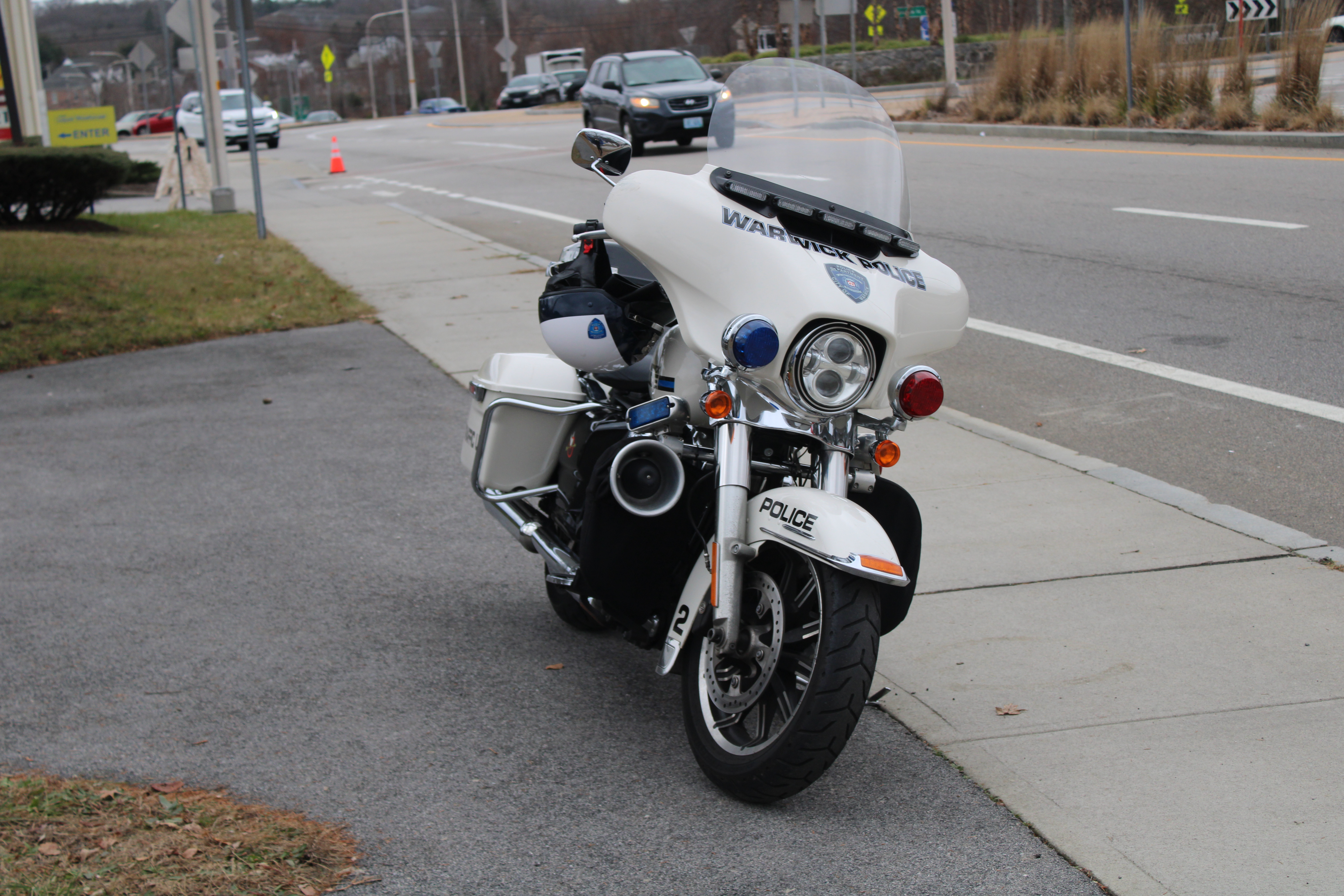 A photo  of Warwick Police
            Motorcycle 2, a 2010-2015 Harley Davidson Electra Glide             taken by @riemergencyvehicles