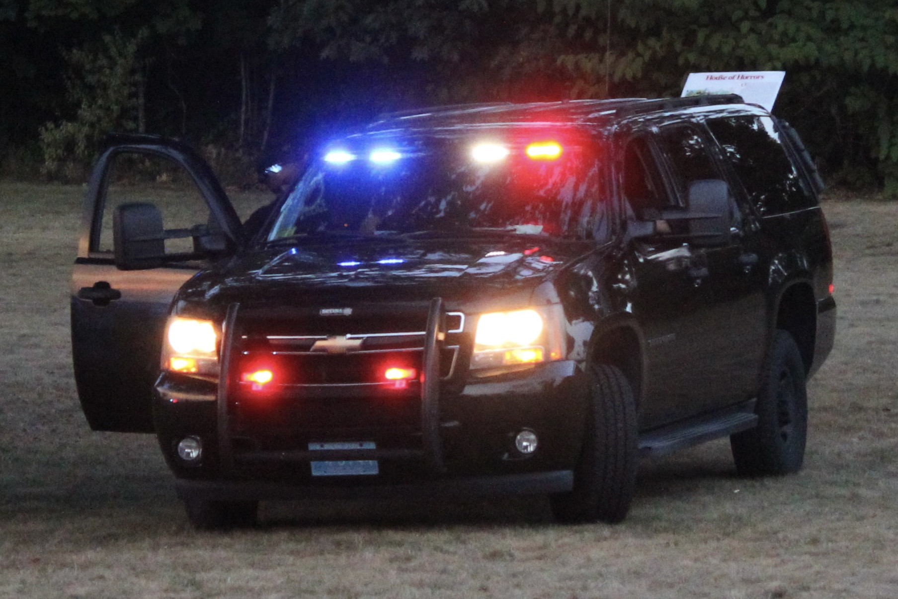 A photo  of Warwick Police
            Unmarked Unit, a 2007-2014 Chevrolet Suburban             taken by @riemergencyvehicles