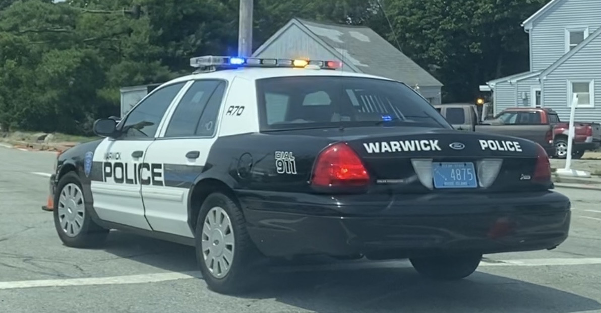 A photo  of Warwick Police
            Cruiser R-70, a 2009-2011 Ford Crown Victoria Police Interceptor             taken by @riemergencyvehicles