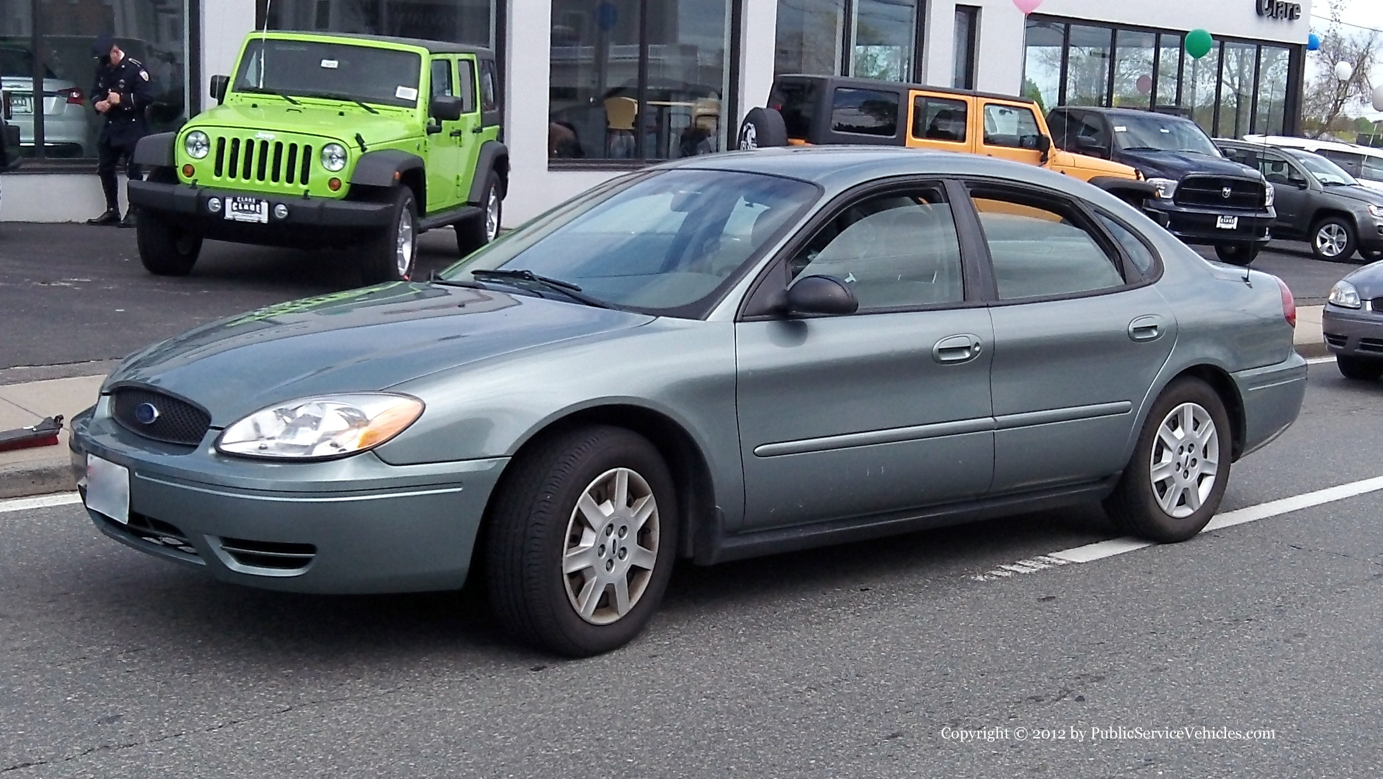 A photo  of Newport Police
            Unmarked Unit, a 2003-2007 Ford Taurus             taken by Kieran Egan