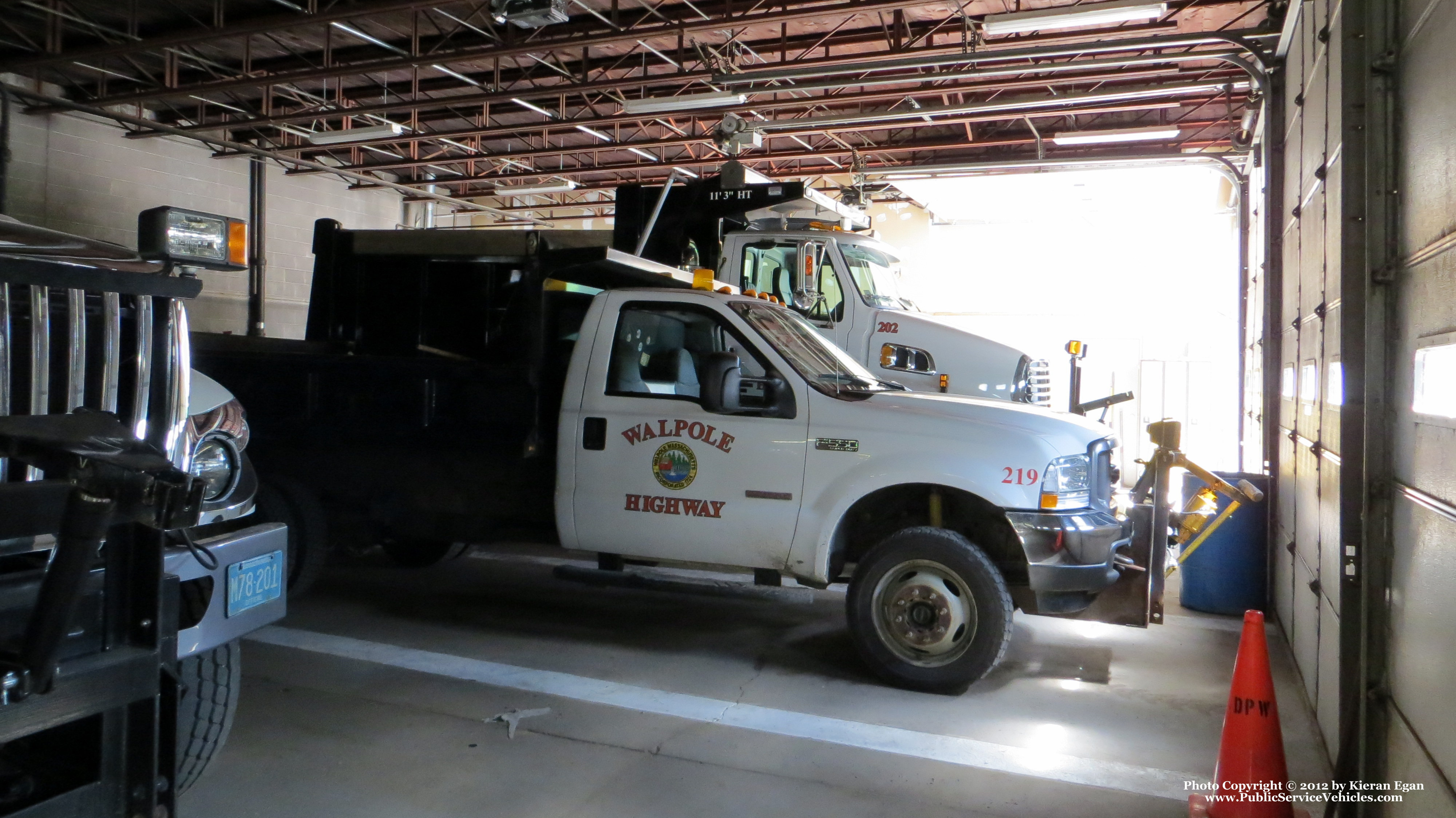 A photo  of Walpole Highway Department
            Truck 219, a 2004 Ford F-550             taken by Kieran Egan