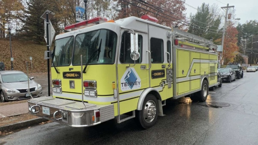 A photo  of Antique Fire Apparatus in New Hampshire
            Tenney Mountain Engine 4, a 1995 Spartan             taken by Erik Gooding