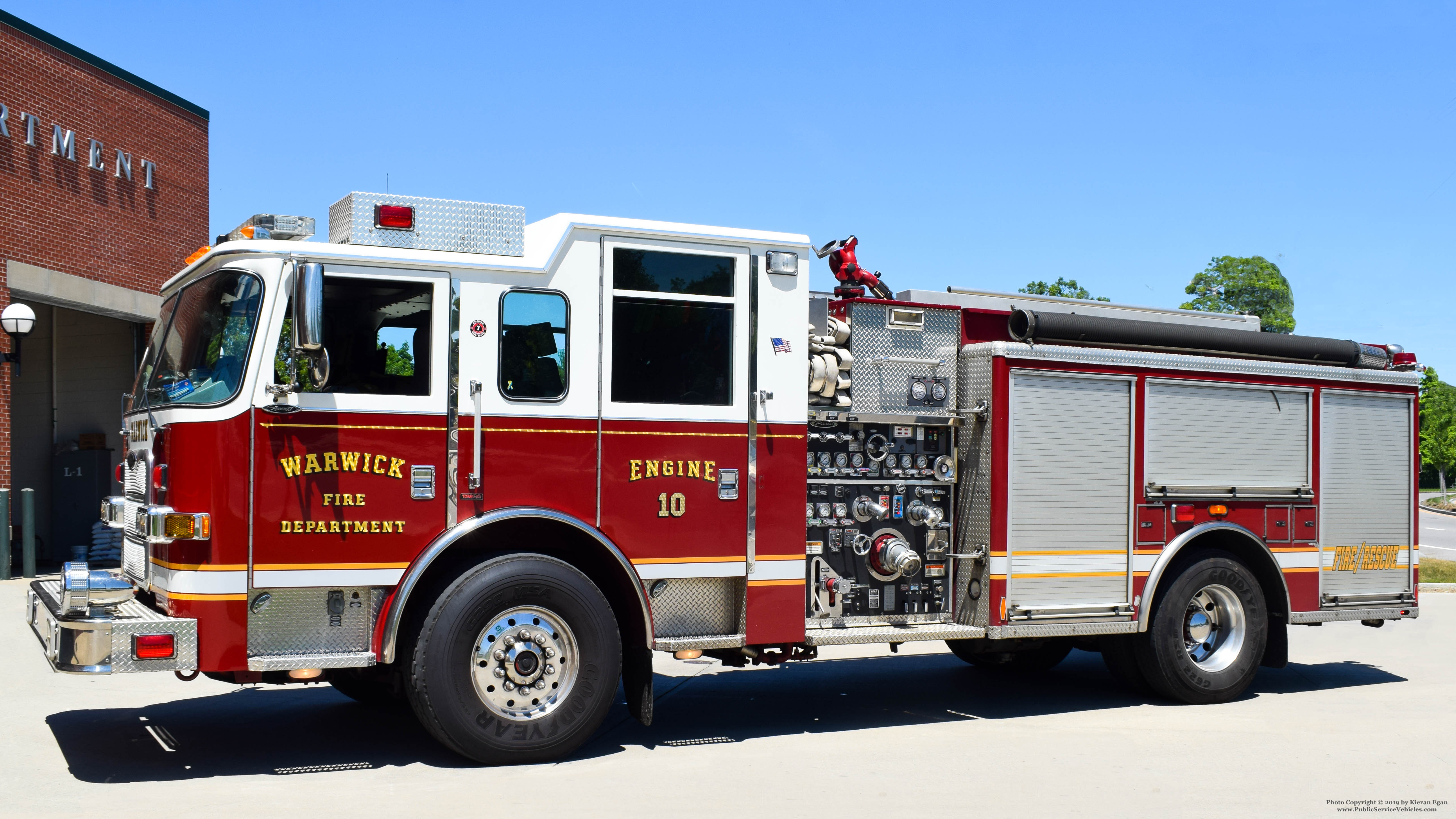 Photo of Engine 10 - PublicServiceVehicles.com