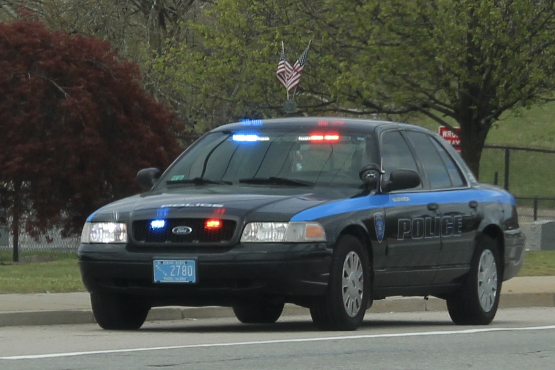 A photo  of Warwick Police
            Cruiser R-82, a 2009-2011 Ford Crown Victoria Police Interceptor             taken by @riemergencyvehicles