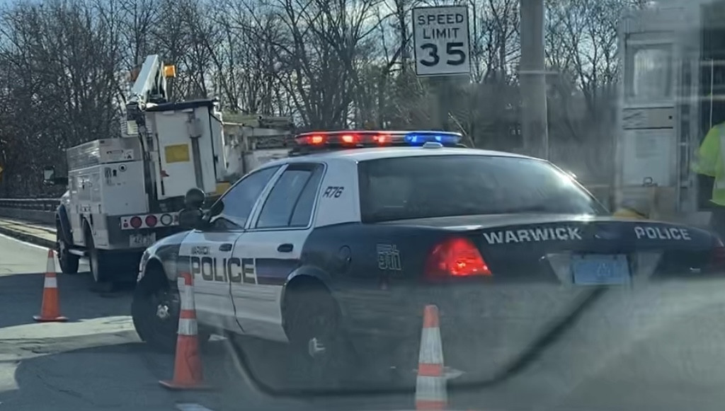 A photo  of Warwick Police
            Cruiser R-76, a 2009-2011 Ford Crown Victoria Police Interceptor             taken by @riemergencyvehicles