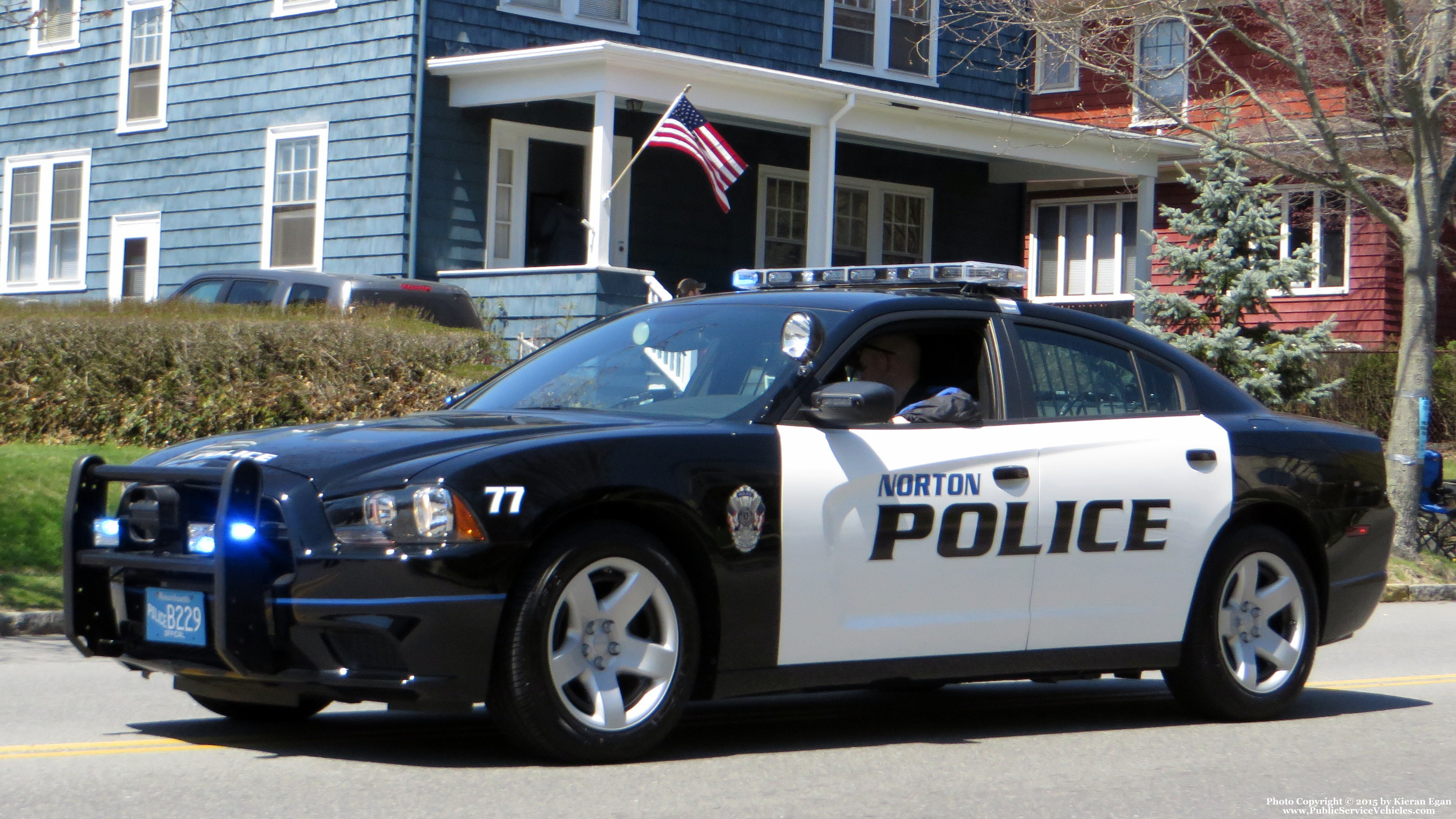 Photo of Cruiser 77 - PublicServiceVehicles.com