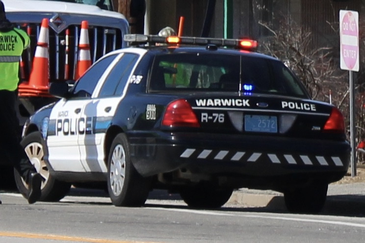 A photo  of Warwick Police
            Cruiser R-76, a 2009-2011 Ford Crown Victoria Police Interceptor             taken by @riemergencyvehicles