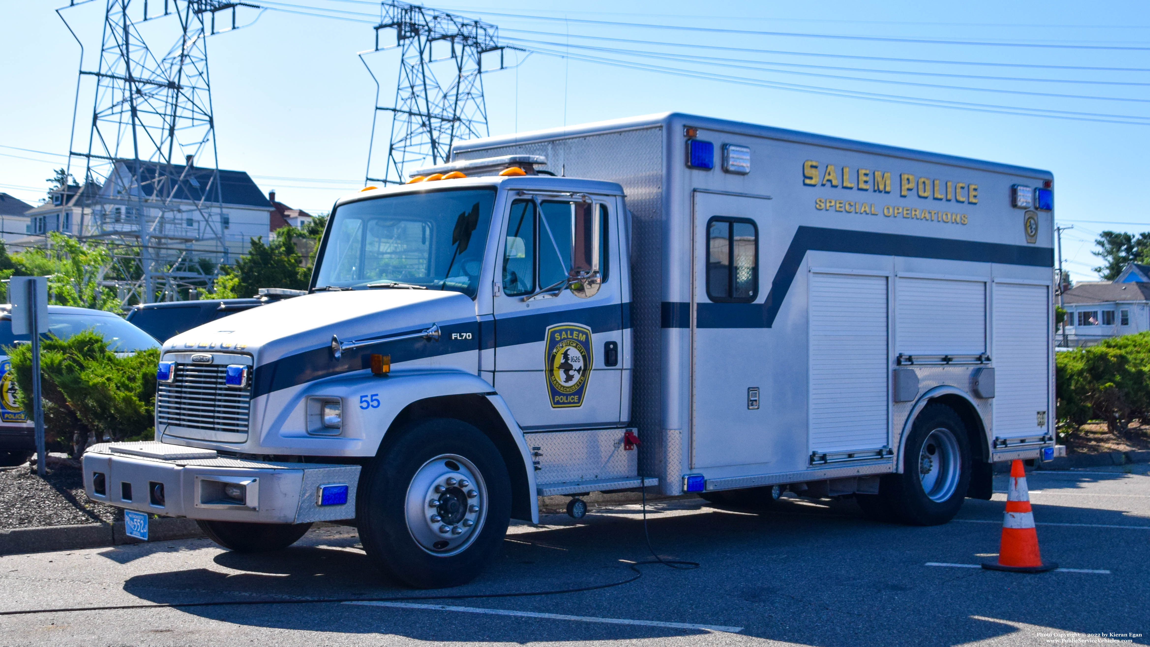 A photo  of Salem Police
            Truck 55, a 1998 Freightliner FL70             taken by Kieran Egan