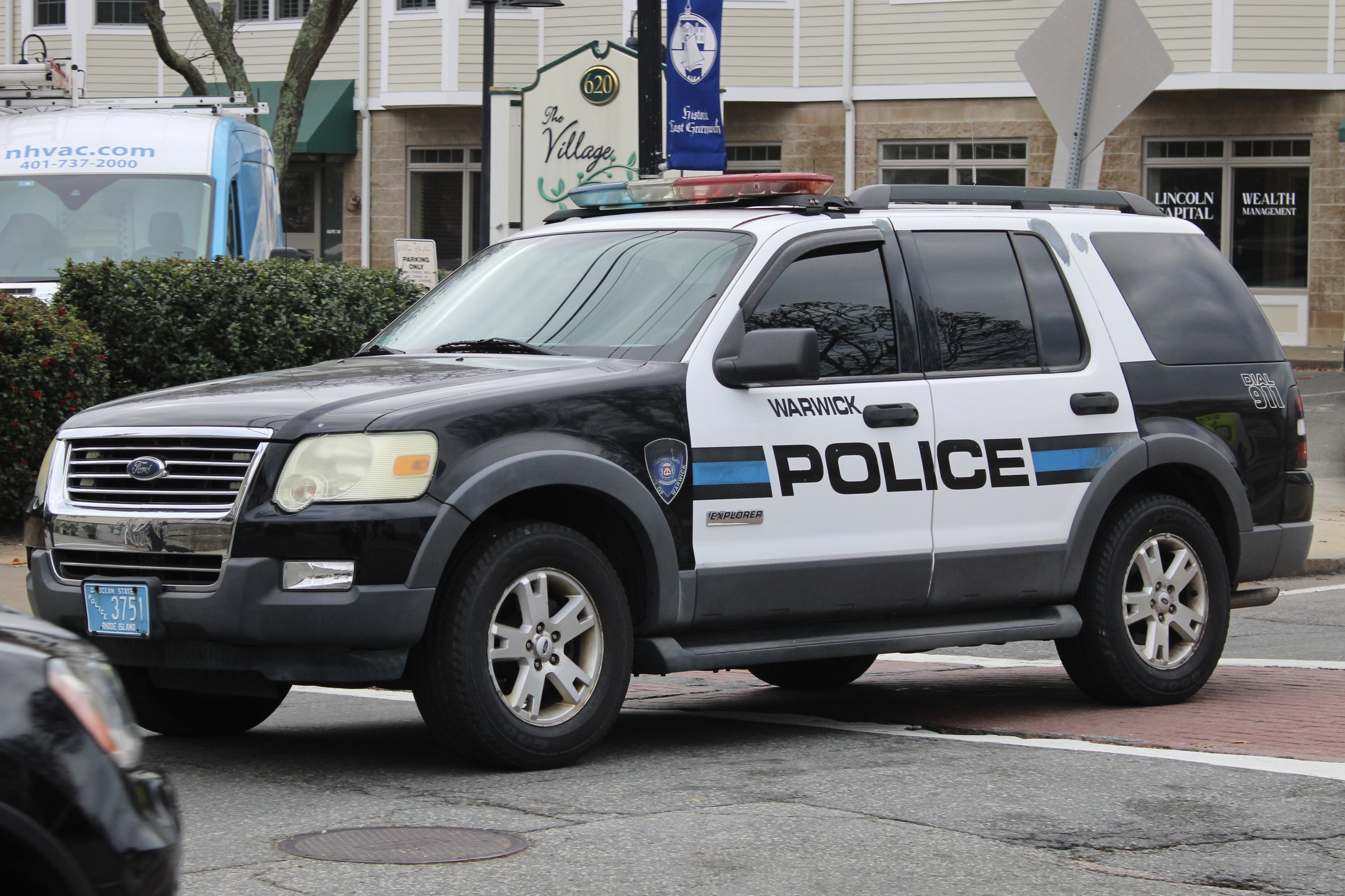 A photo  of Warwick Police
            Crime Scene Unit, a 2006-2010 Ford Explorer             taken by @riemergencyvehicles