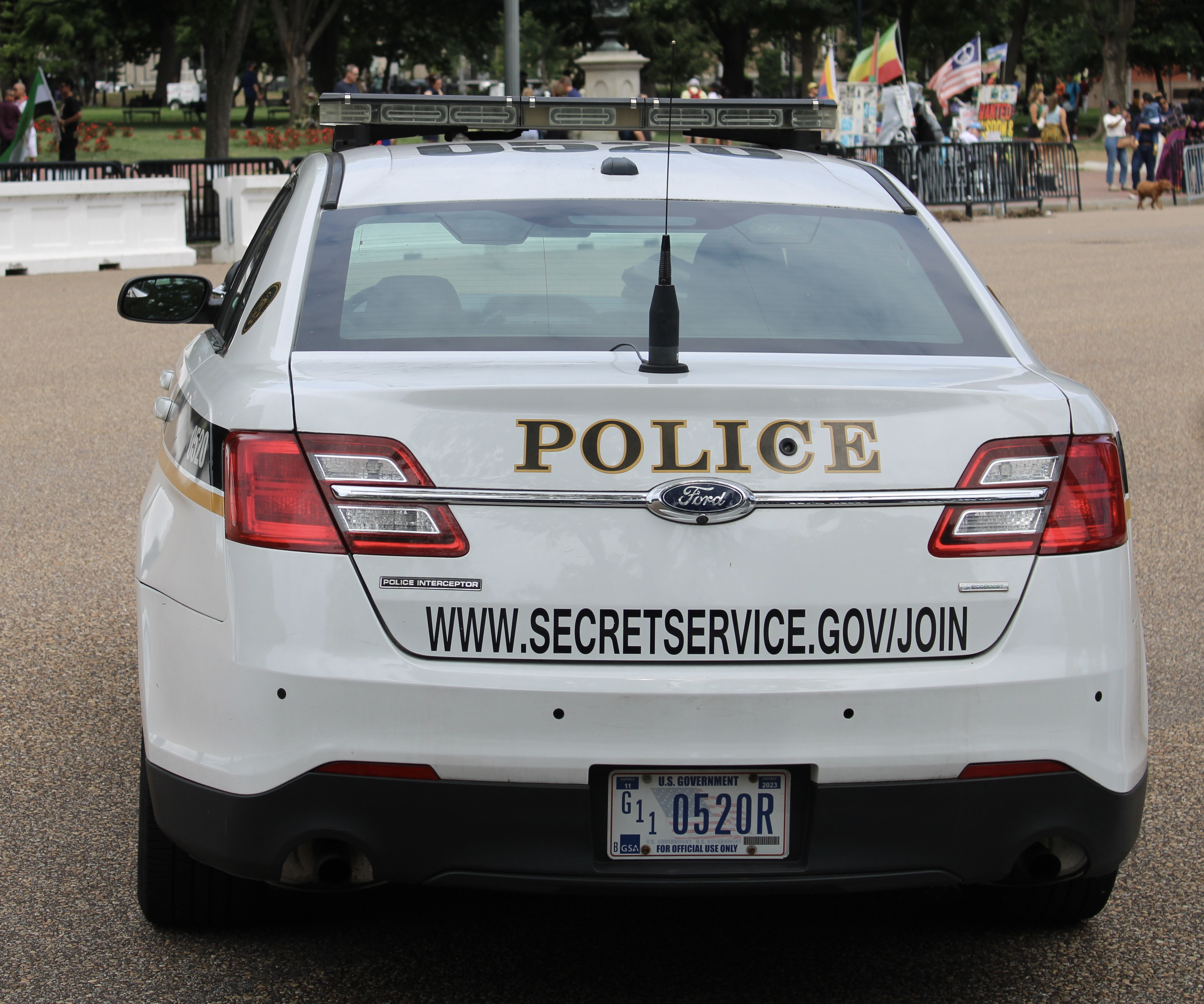 A photo  of United States Secret Service
            Cruiser 0520, a 2013-2019 Ford Police Interceptor Sedan             taken by @riemergencyvehicles