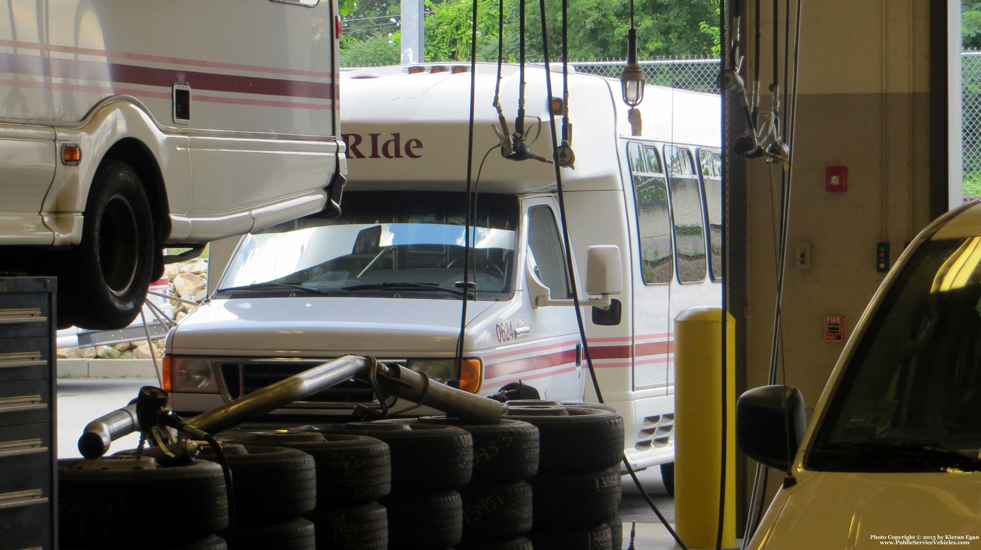 A photo  of Rhode Island Public Transit Authority
            Paratransit Bus 0624, a 2006 Ford E-450 Bus             taken by Kieran Egan