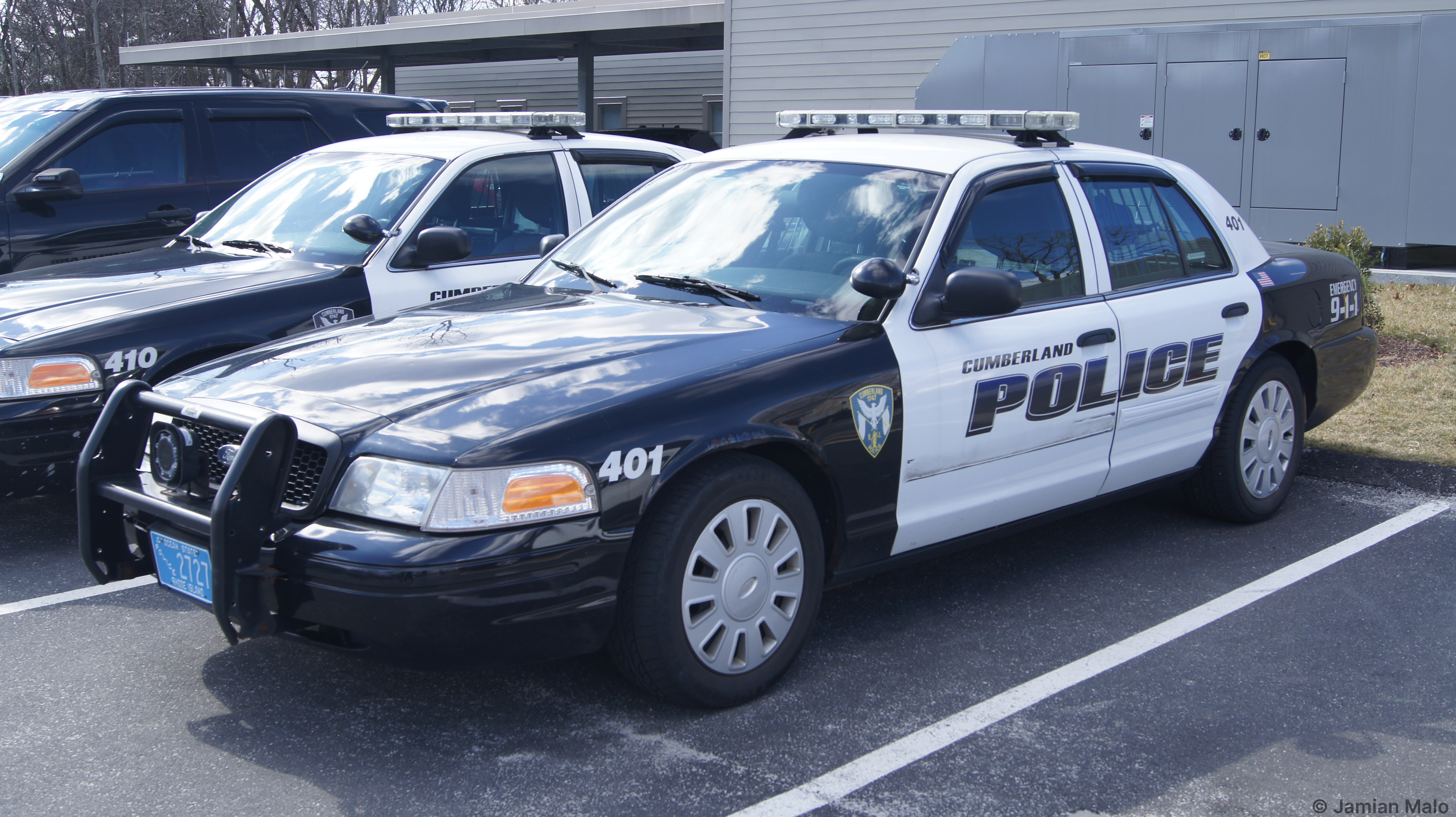 A photo  of Cumberland Police
            Cruiser 401, a 2009-2011 Ford Crown Victoria Police Interceptor             taken by Jamian Malo